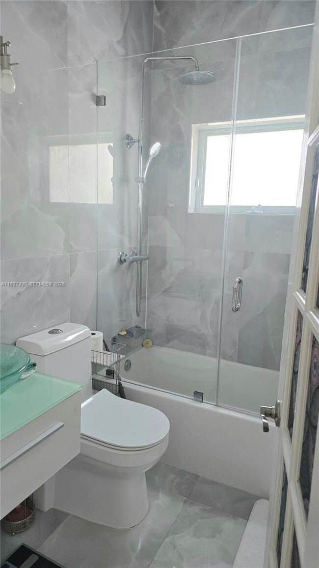 Building Photo - 6550 SW 26th St