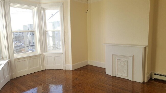 Building Photo - 106 Bowers St
