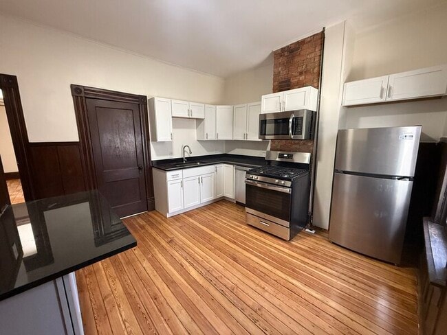 Building Photo - 187-189 E Whittier St