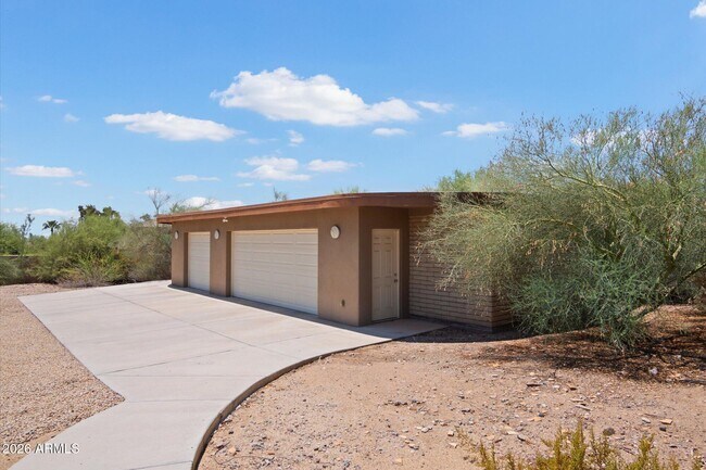 Building Photo - 6111 N Palo Cristi Rd