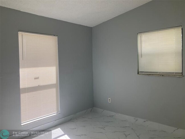 Building Photo - 3630 SW 46th Ave