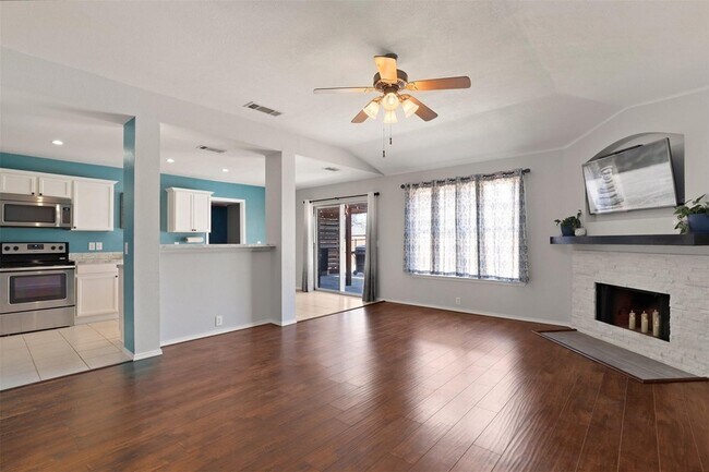 Building Photo - 2201 Tailburton Ct