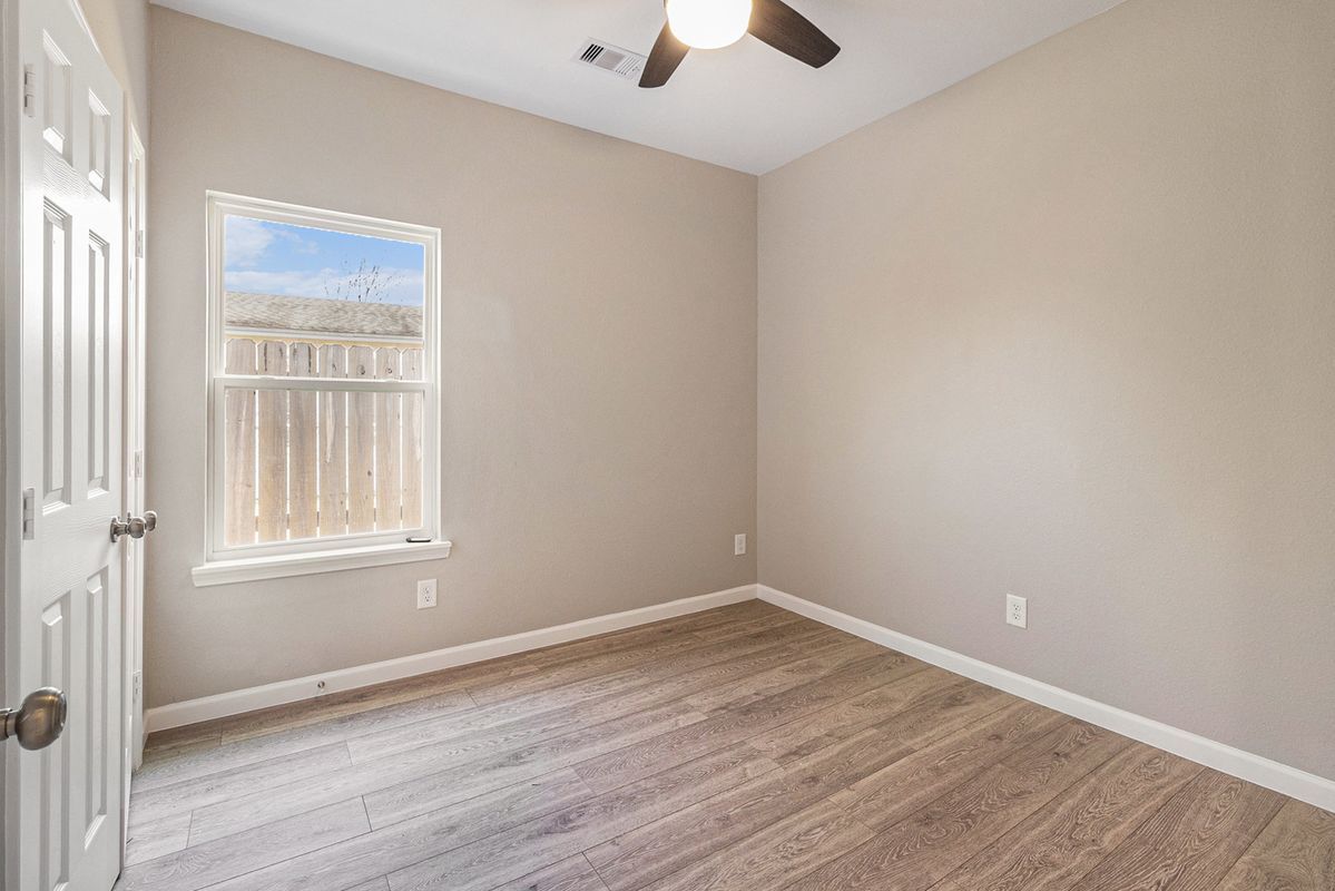 Building Photo - 4645 Larkspur St