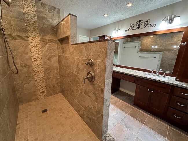 Building Photo - 9918 Cedaredge Dr