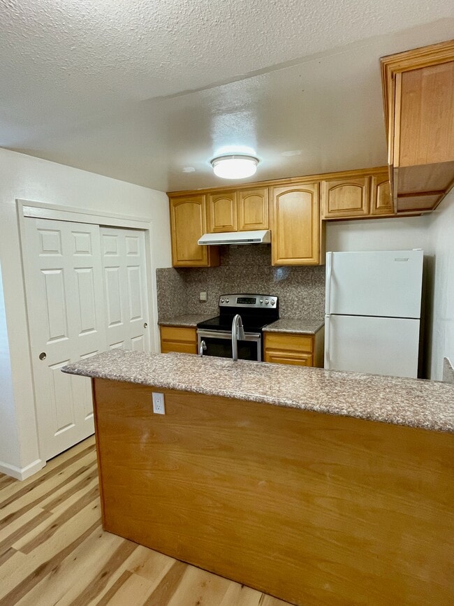 Building Photo - 365 N 3rd St