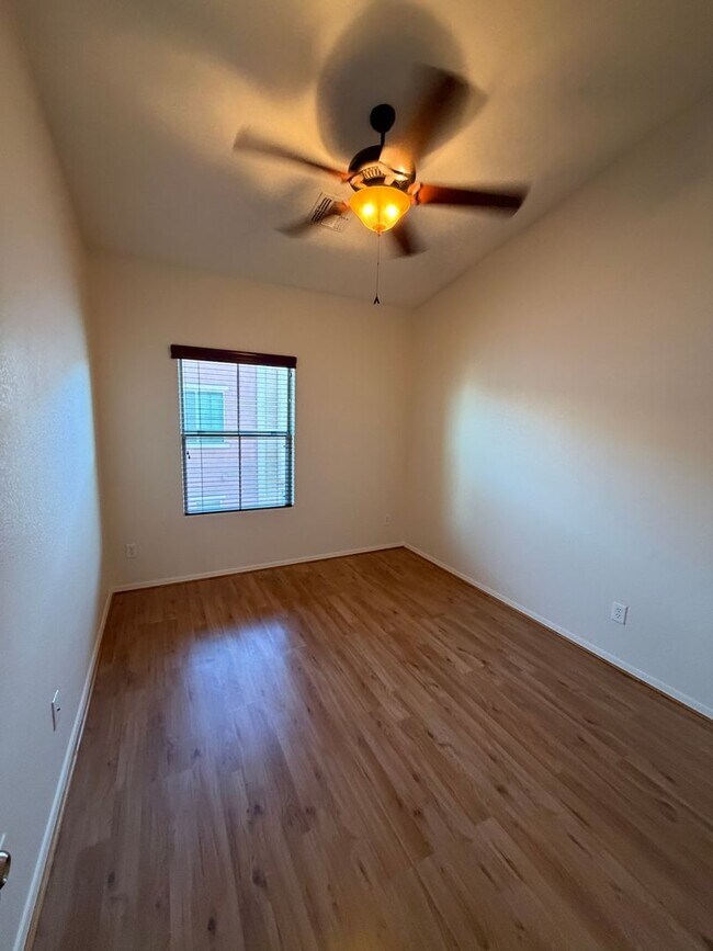 Building Photo - beautiful 2 bed, 2.5 bath condominium in the elegant Via De Cielo gated community in Chandler!