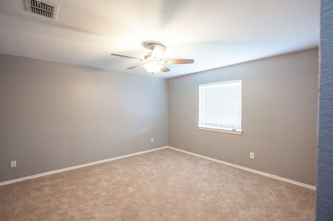 Building Photo - 2621 Sundance Dr
