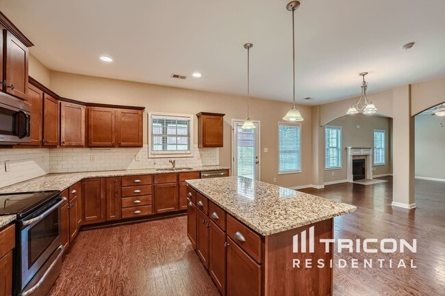 Building Photo - 328 Cliffhaven Cir