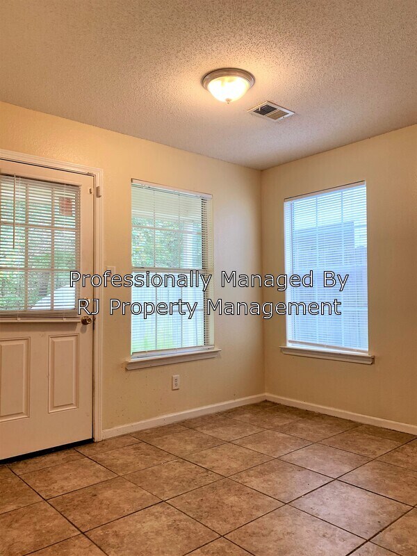 Building Photo - 4847 Royal Run Dr