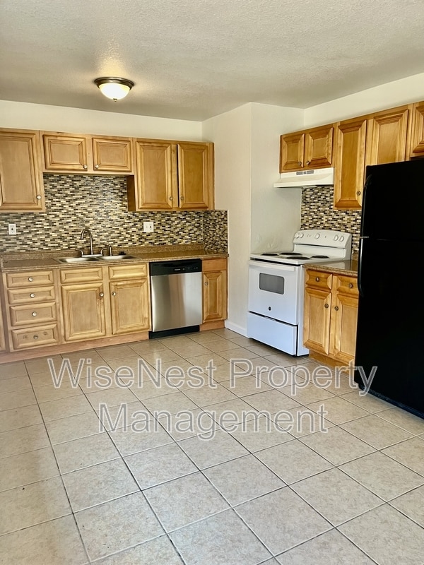 Building Photo - 10804 Newton Ave