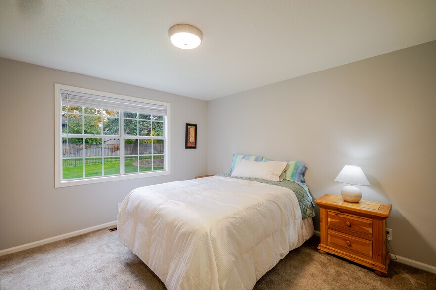 Building Photo - 3124 S Falling Brook Ln