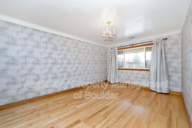 Building Photo - 600 Manhattan Dr