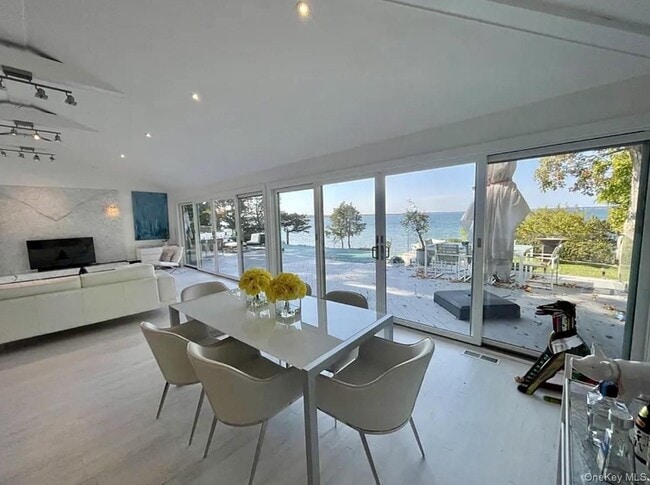 Building Photo - 16 N Shore Rd