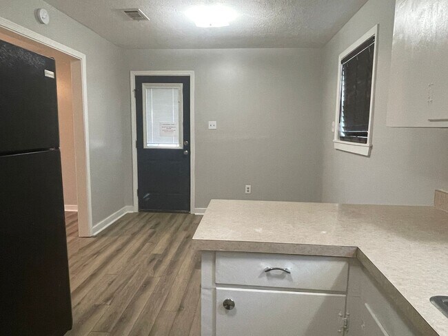 Building Photo - 3 Bedroom Home for Rent in Pearl!