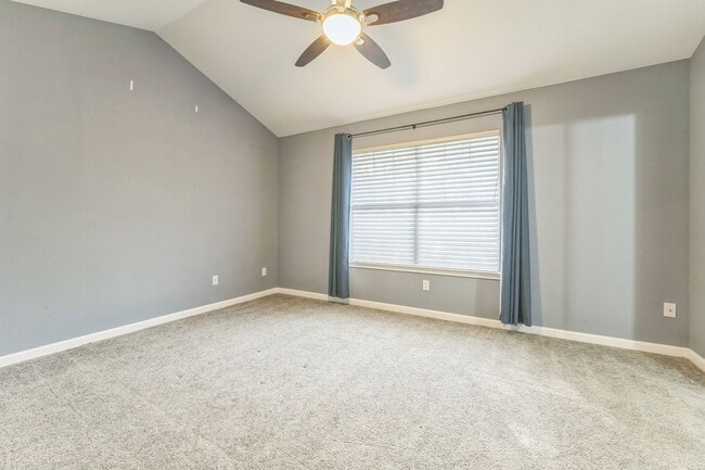 Building Photo - Charming 2-bedroom