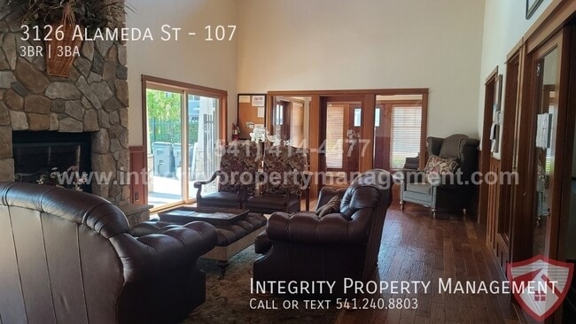 Building Photo - 3126 Alameda St