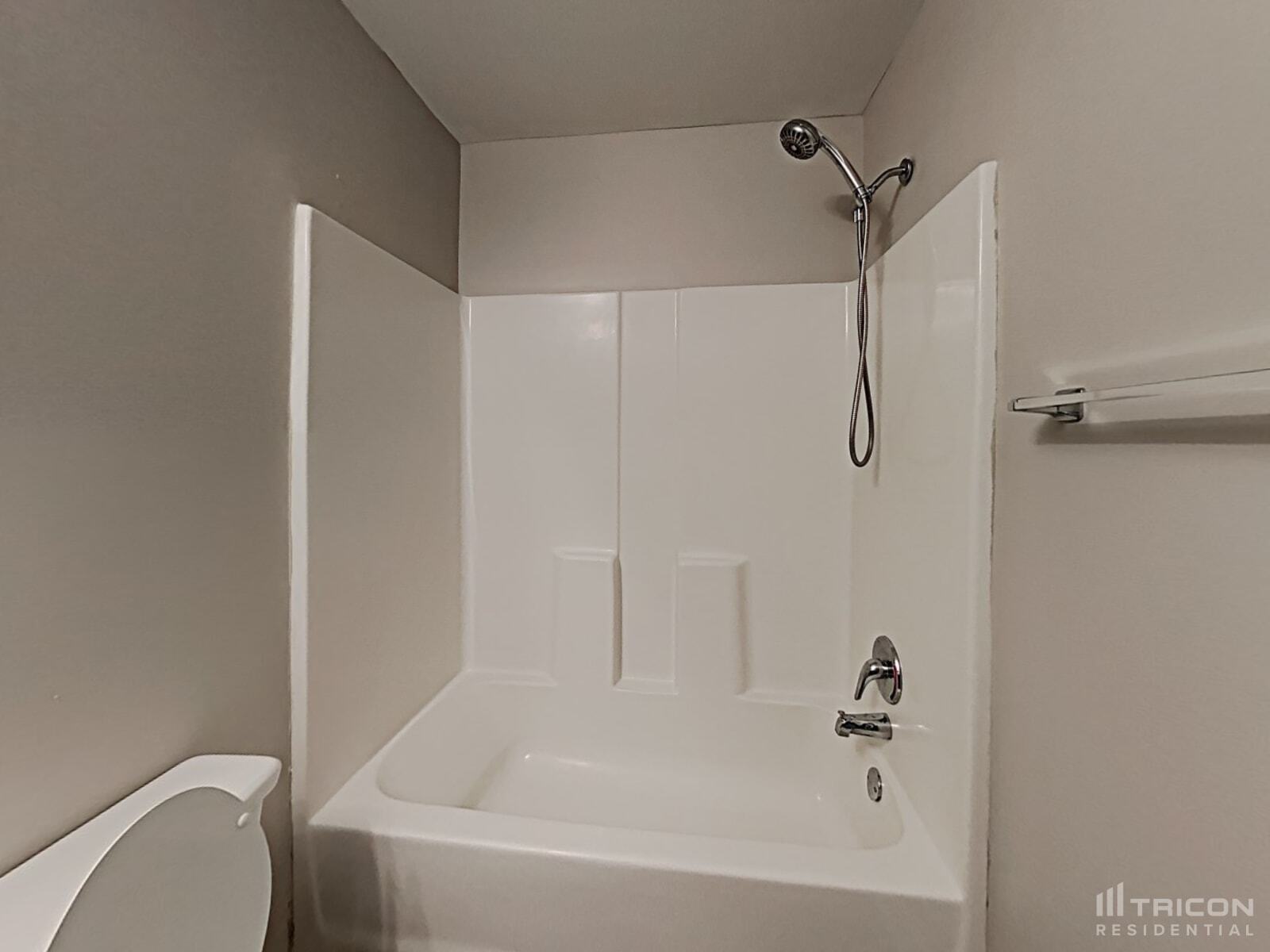 Building Photo - 15 Oakbrook Dr