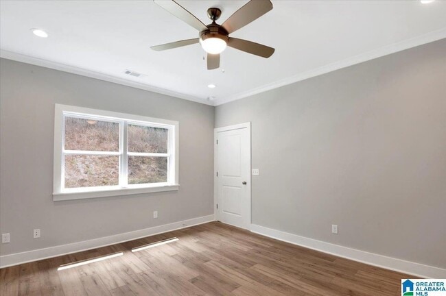 Building Photo - 725 Fallview Ct