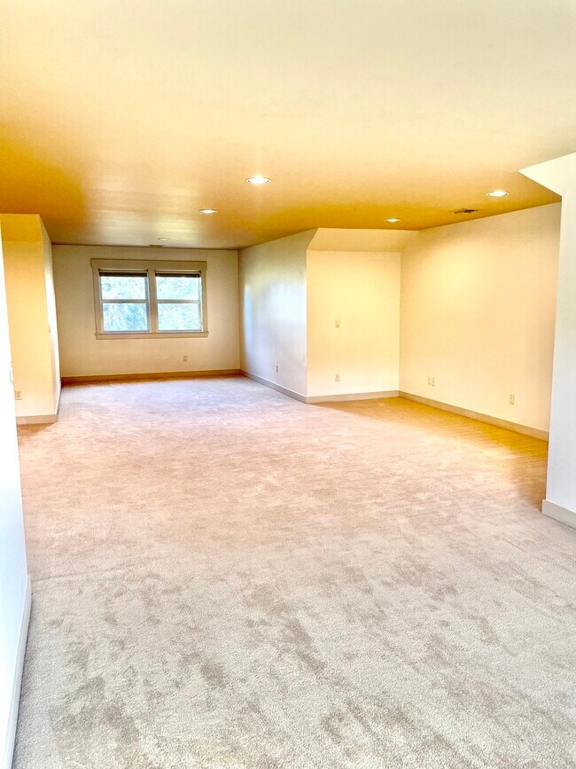 Building Photo - 61438 Linton Loop