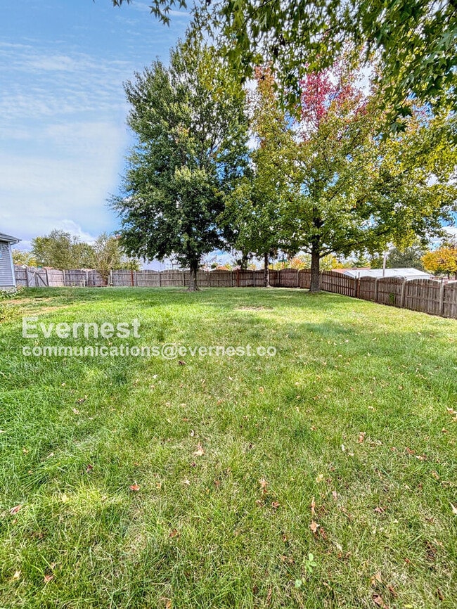 Building Photo - 823 Haversham Dr