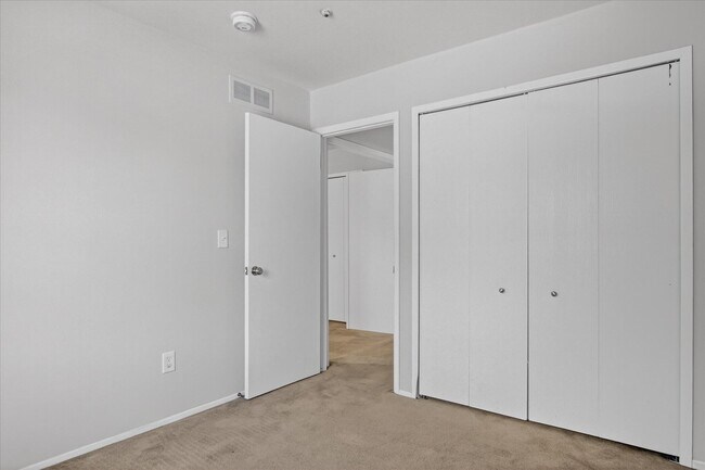 Building Photo - 41070 Southwind Dr