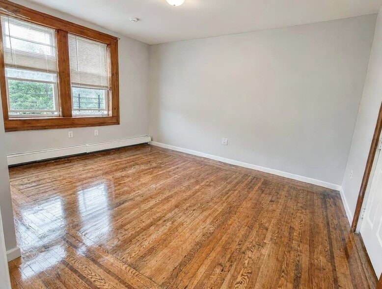 Building Photo - 658 Sanford Ave