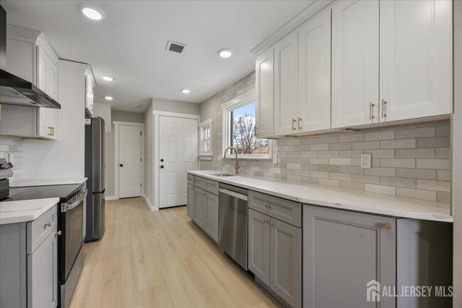 Building Photo - 143 Johnston Ave