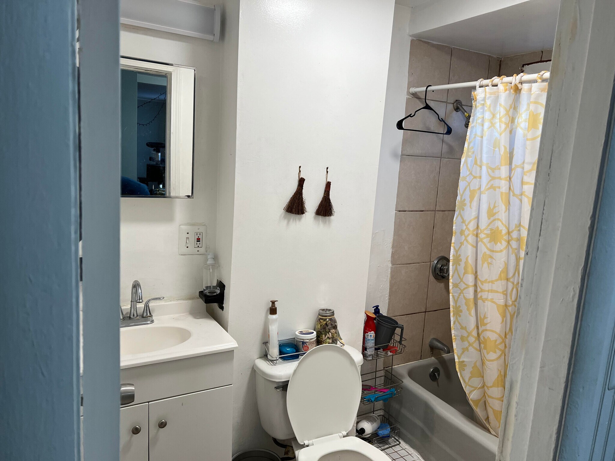 Building Photo - 256 Hurley St