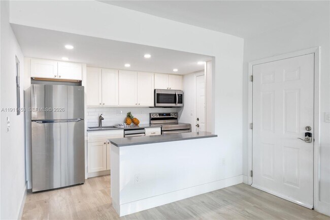 Building Photo - 290 Sunrise Dr