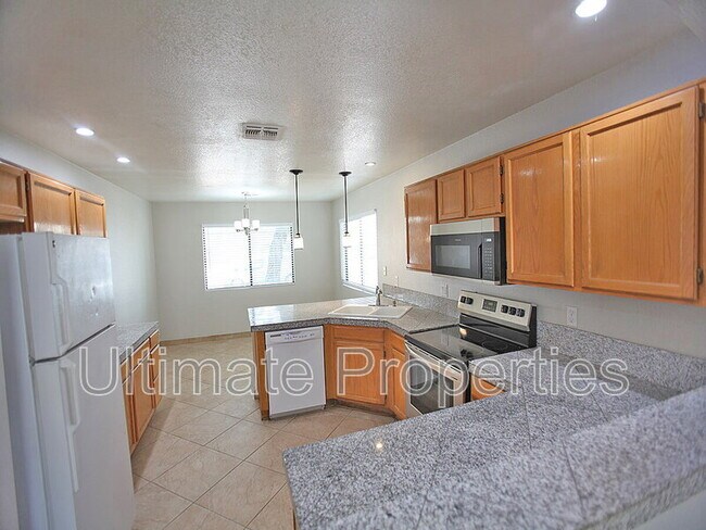 Building Photo - 4611 N 87th Ave