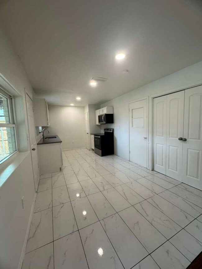 Building Photo - Location....Location....Location....