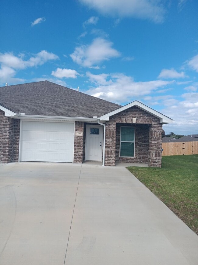 Building Photo - 103 Anita Plaza