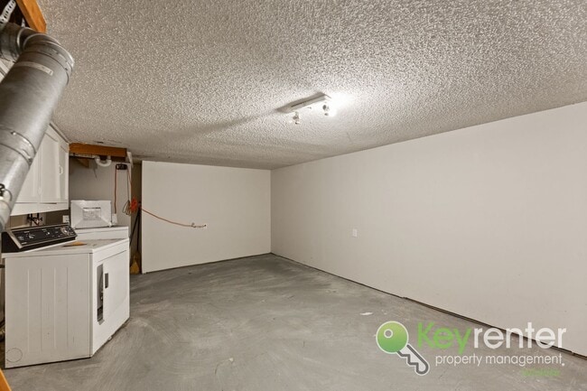 Building Photo - Clean and cute 3 bedroom house near shopping, restaurants, and easy highway access!