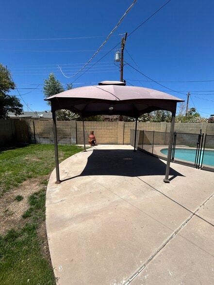 Ramada - 8226 E Mitchell Dr