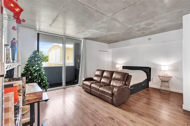 Building Photo - 3180 SW 22nd Terrace