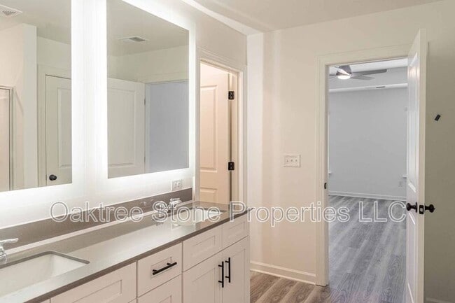 Building Photo - 3362 Skyland Dr