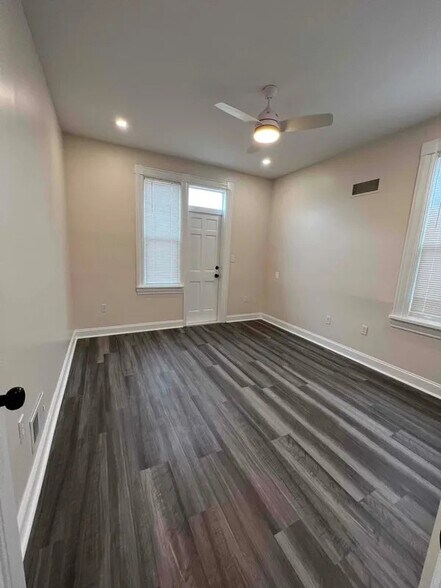 Building Photo - 521 Avery St