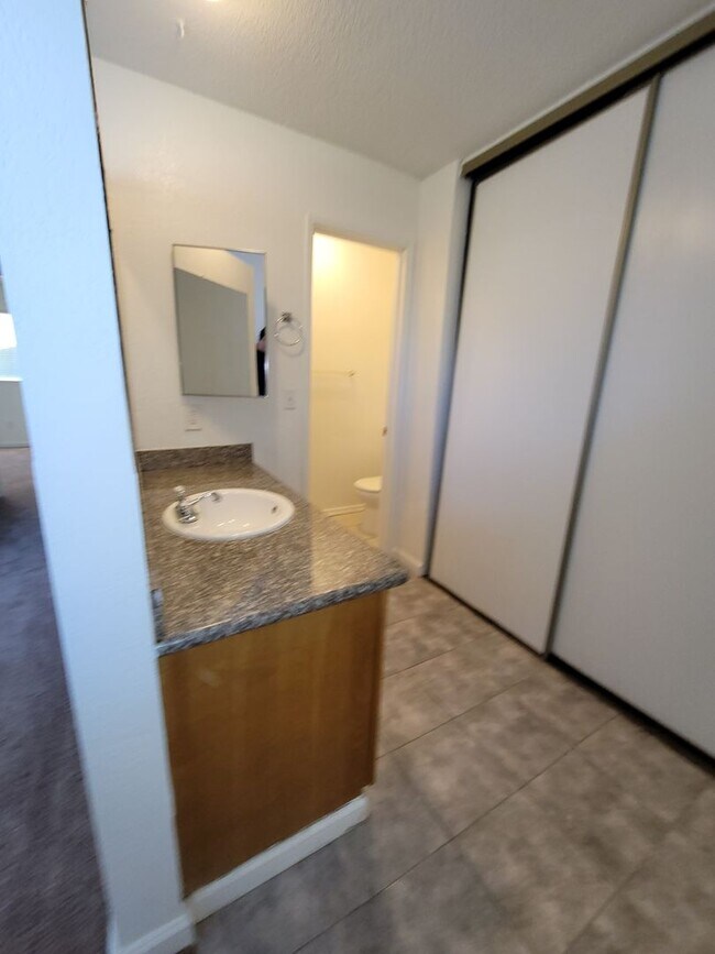 Building Photo - Parkway Home