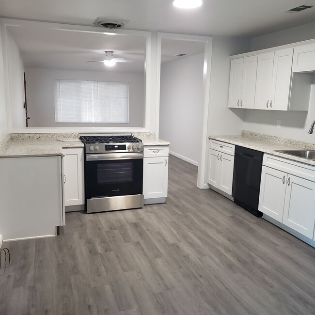 Building Photo - BEAUTIFUL REHABBED 5 BEDROOM 3 BATH HOME I...