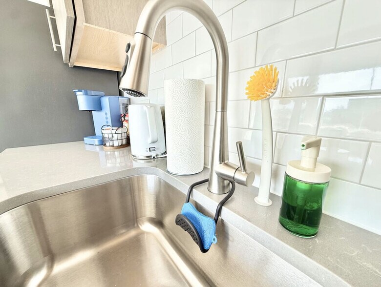 Building Photo - 501 N Perth St