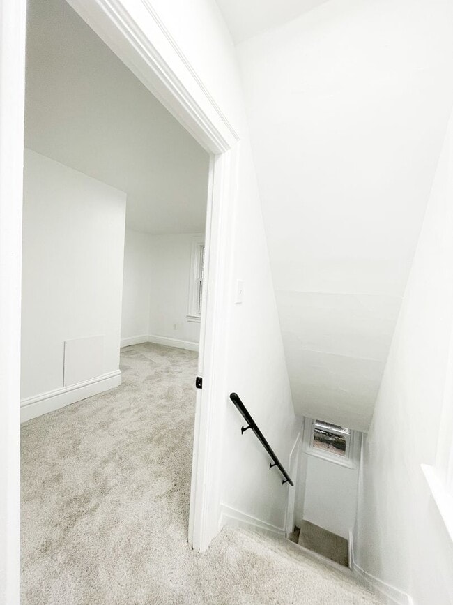 Building Photo - AVAILABLE MAY 2026 - Completely Renovated 2 Bedroom Home!