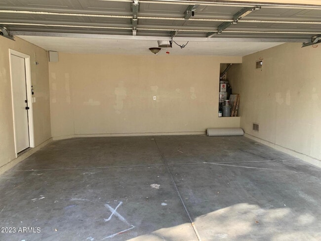 Building Photo - 494 W Cotton Ln