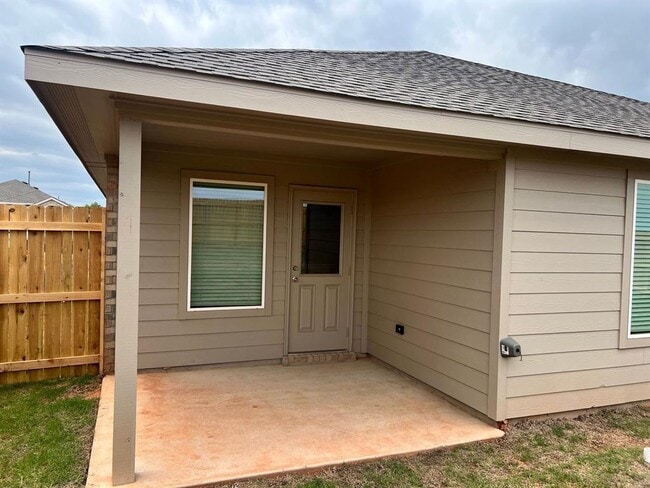 Building Photo - 2928 Firefly Dr
