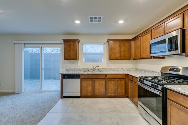 Building Photo - GORGEOUS TOWNHOME*UPGRADED*ALL APPLIANCES*...