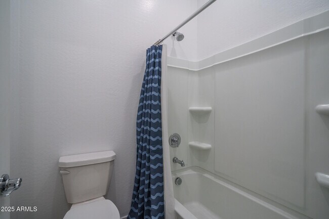 Building Photo - 14084 W Desert Flower Dr