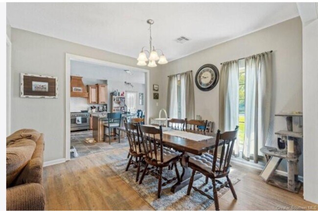 Building Photo - Moss Bluff Area