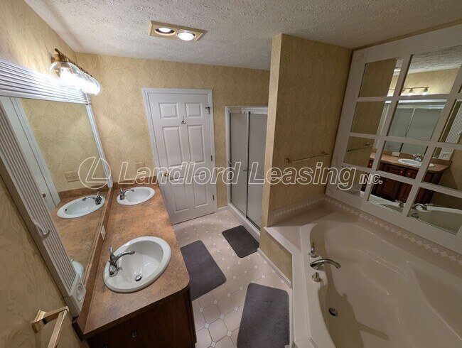 Building Photo - 33317 Fairport Dr