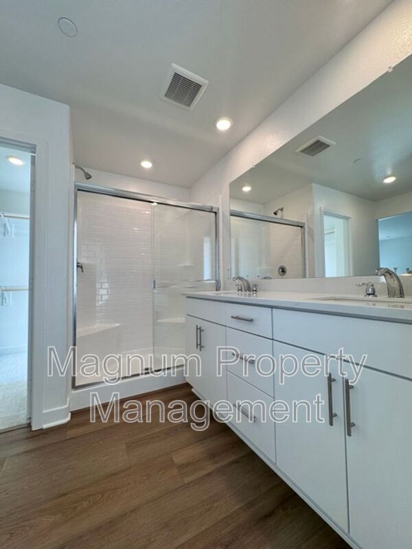 Building Photo - 30769 Valley Heights Dr.