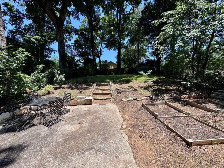 Building Photo - 621 Rufus Henderson Dr