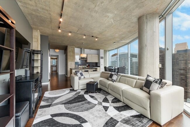 Building Photo - 600 N Fairbanks Ct